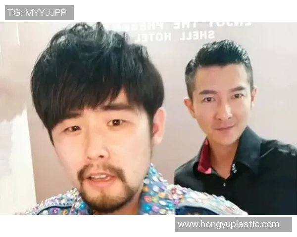 足球明星挑战抓娃娃技巧大比拼精彩视频合集让你乐不停